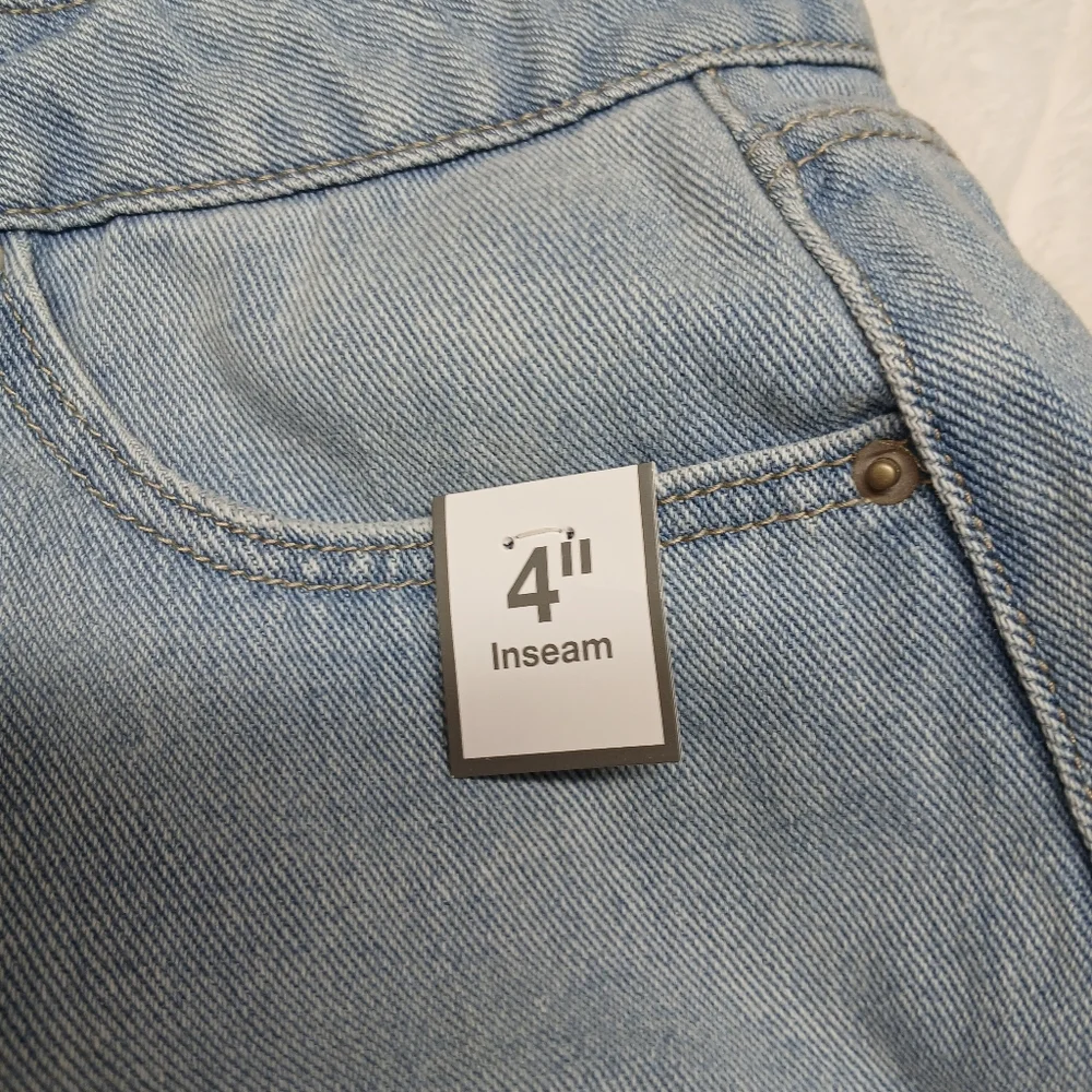 Time and Tru Denim Shorts Women Size 18 Light Wash Frayed Hem NWT - Picture 5 of 7